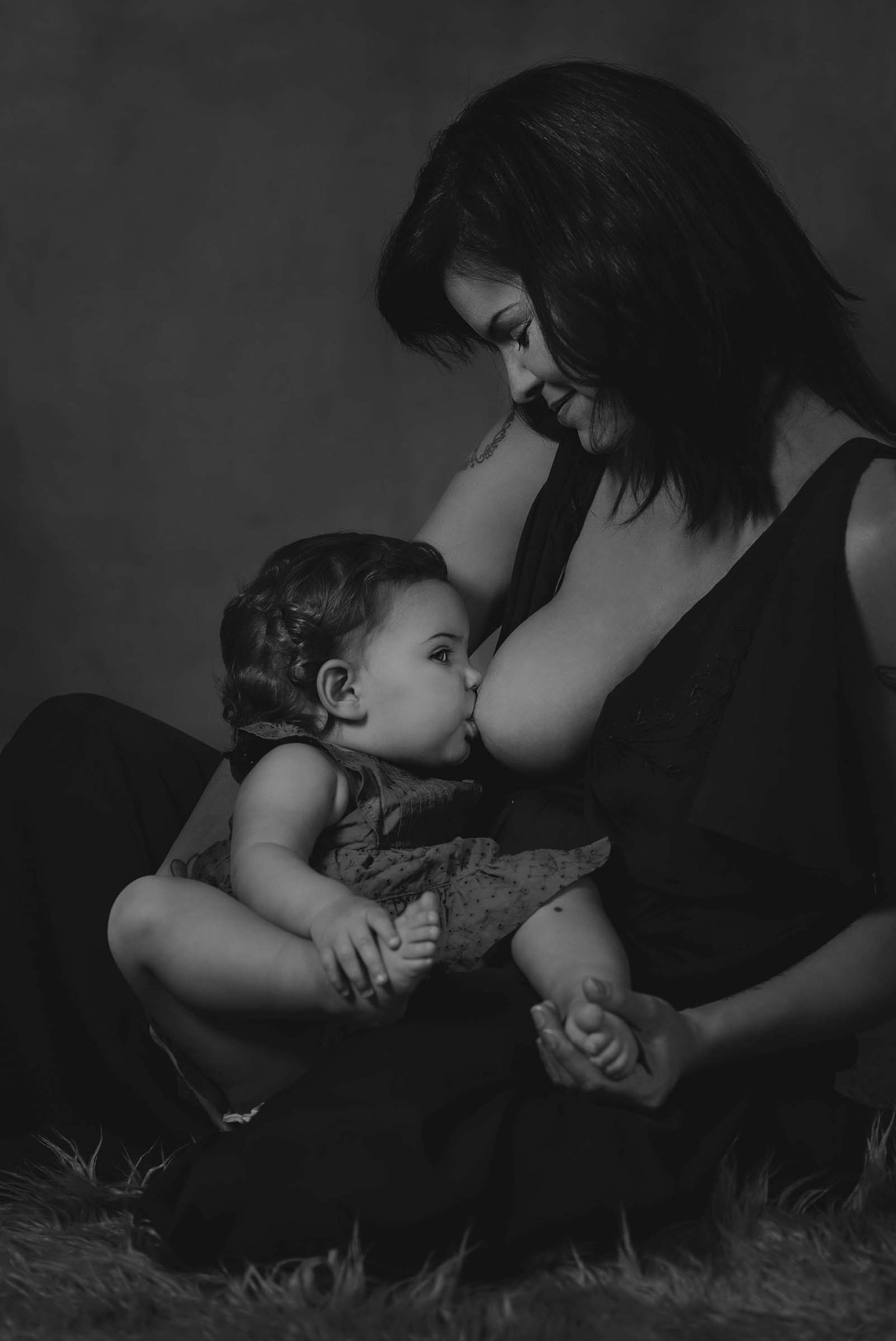 fotografía infantil mama amamantando a su bebe